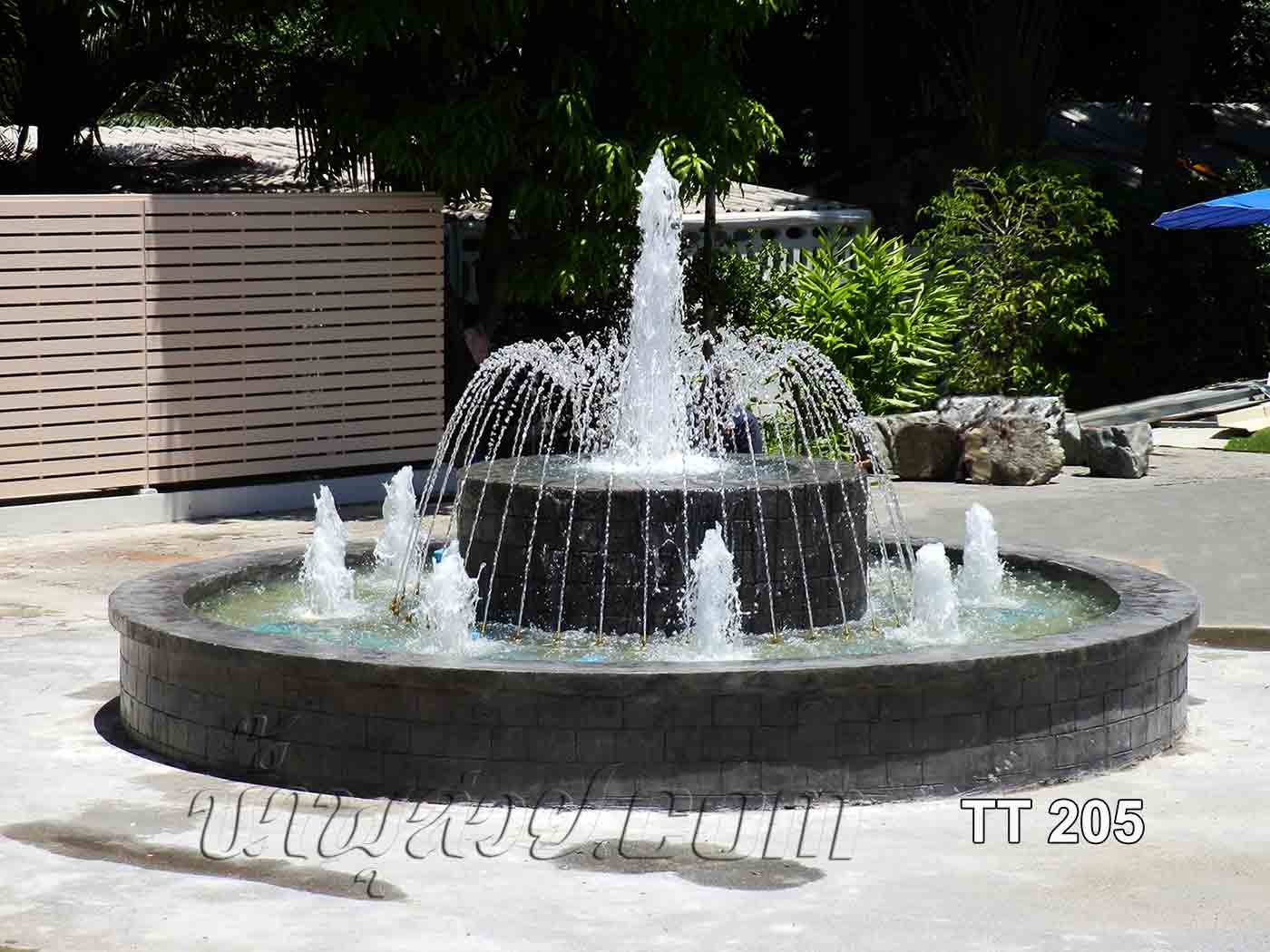 บ่อน้ำพุวงกลม 2 ชั้น พร้อมวง Ring และทรงต้นสน 8 หัว ที่ บ.ทีทีขนส่ง นครปฐม