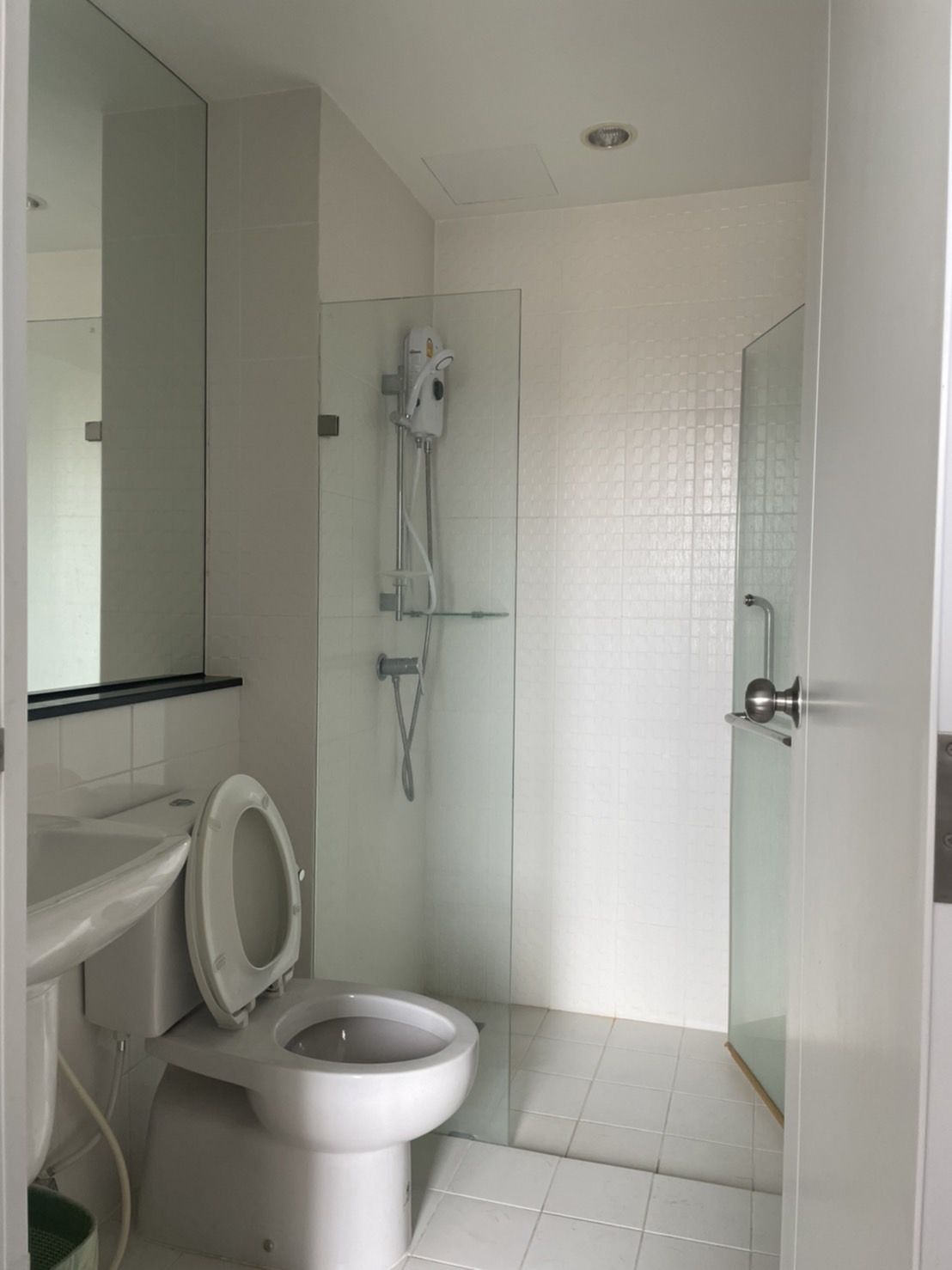 ให้เช่าคอนโด เดอะ ทรี อินเตอร์เชนจ์ พื้นที่ 30 ตร.ม. สตูดิโอ เช่า 9,500 บาท/เดือน