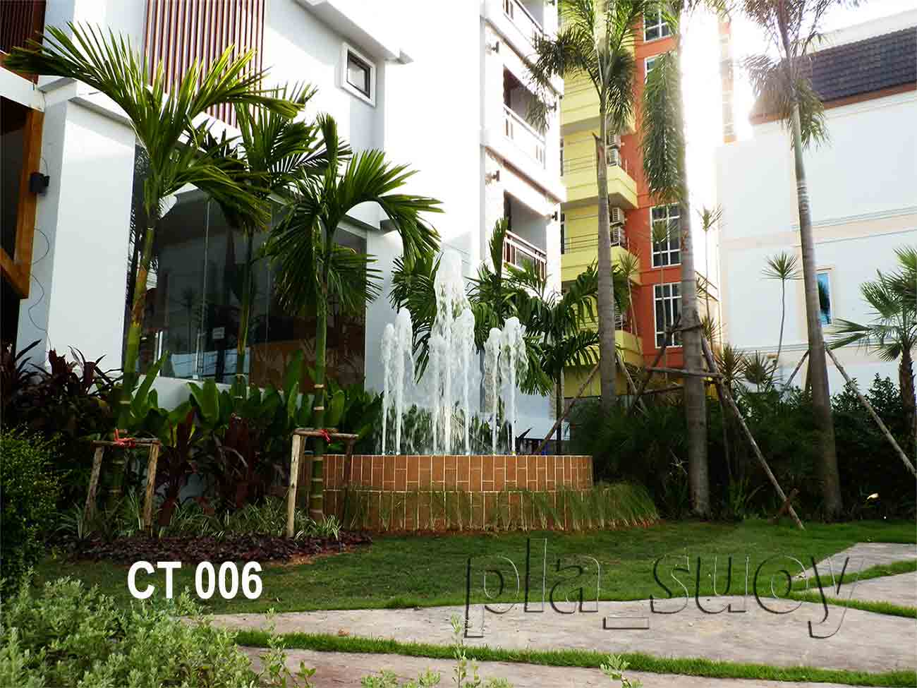 น้ำพุหน้าโรงแรม Crystal Jade Hotel ระยอง