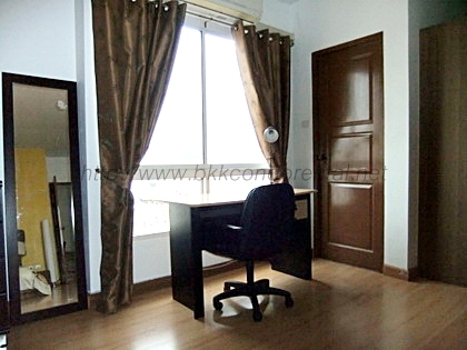 ให้เช่าคอนโด กลางกรุง รีสอร์ท พื้นที่ 72 ตรม.มีระเบียง 2 ด้าน