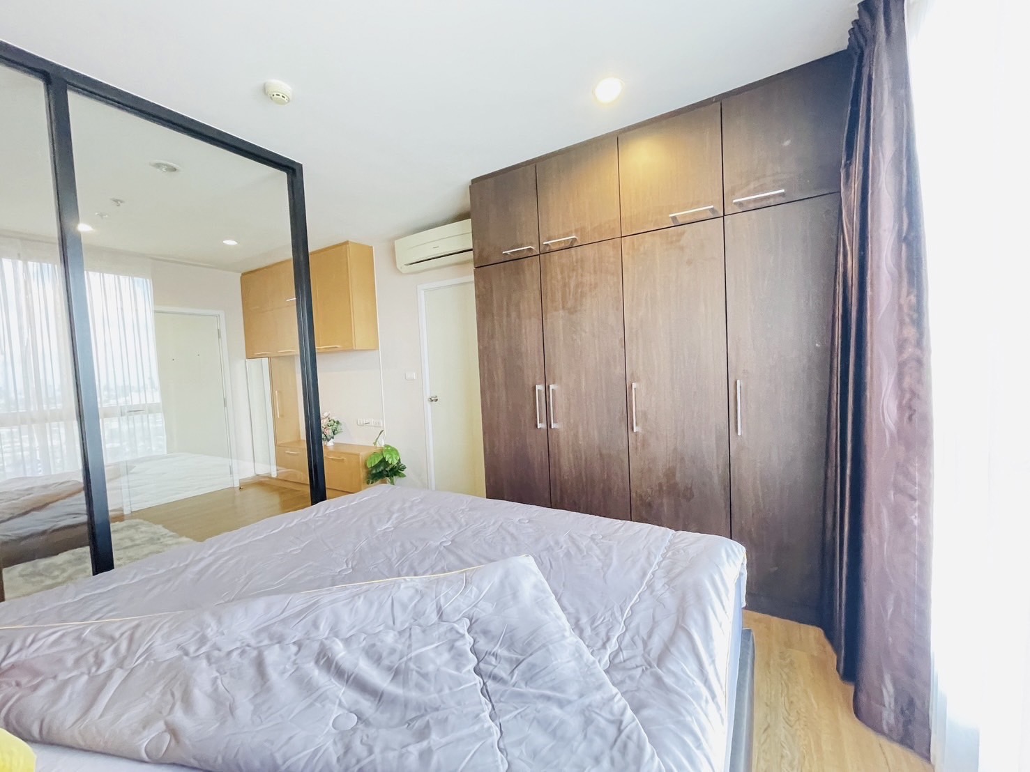 ให้เช่าคอนโด เดอะ ทรี อินเตอร์เชนจ์ พื้นที่ 30 ตร.ม. 1 ห้องนอน เช่า 11,000 บ/ด