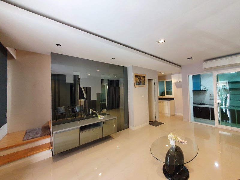 ขายทาวน์โฮม 3ชั้น ย่านรามคำแหง 39 พื้นที่ 32.2 ตรว. 3 ห้องนอน ขาย 6.9 ล้านบาท