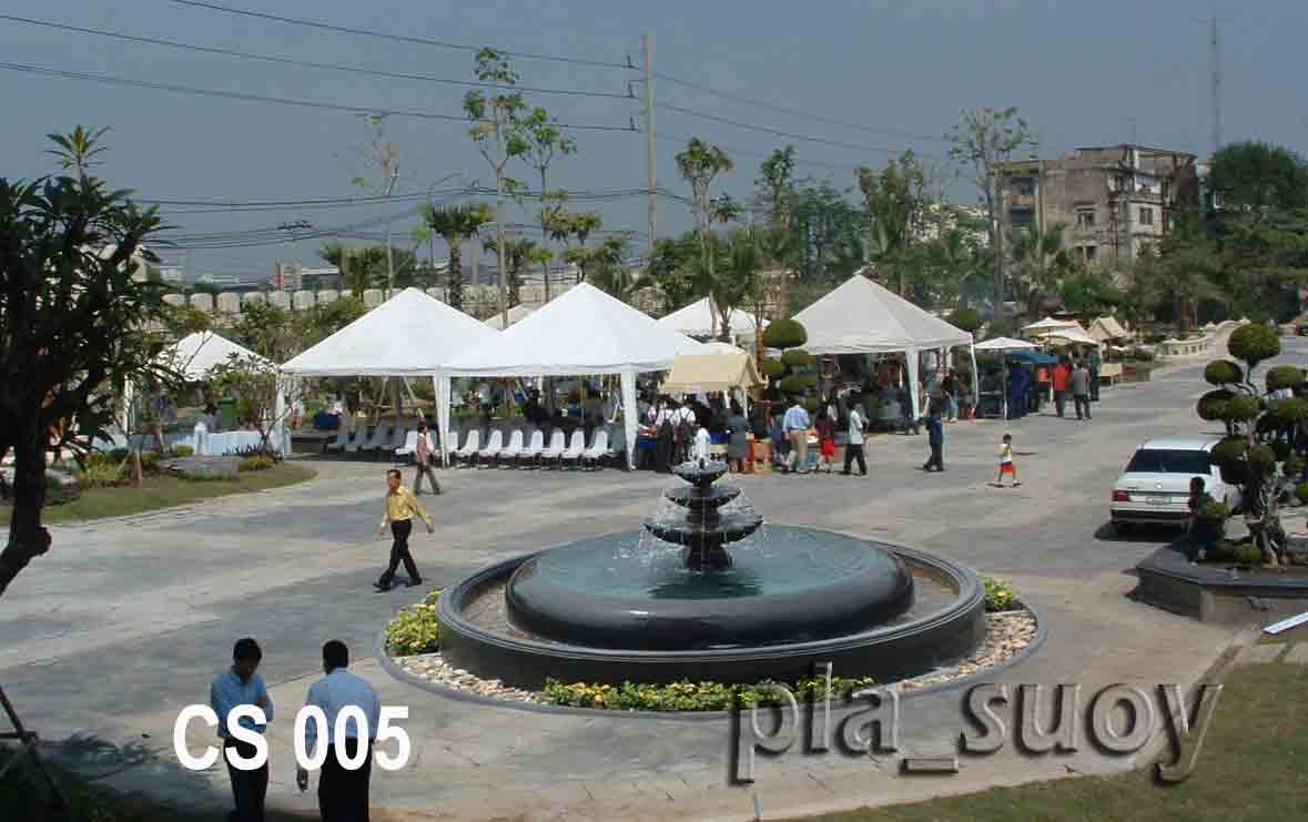 พานน้ำพุ ประดับด้านหน้าช้าง 3 เศียร