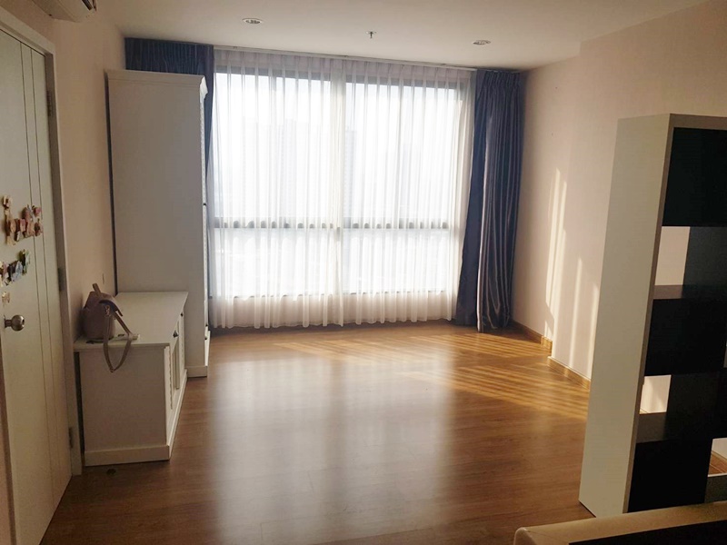 ให้เช่าคอนโด เดอะ ทรี อินเตอร์เชนจ์ พื้นที่ 30 ตร.ม. 1 ห้องนอน เช่า 9,500 บ/ด