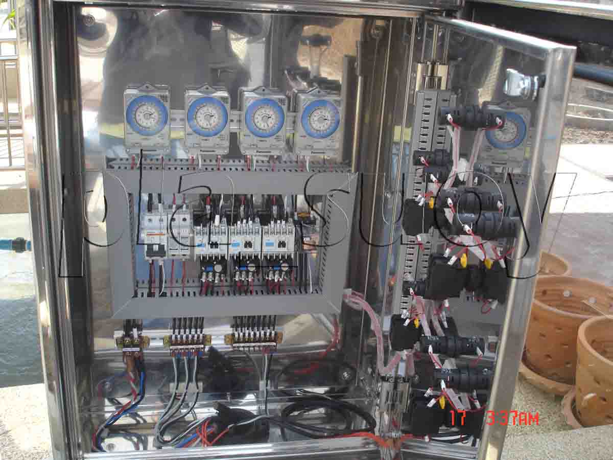 น้ำพุในบ่อเลี้ยงปลา บ้านพักคนชรา