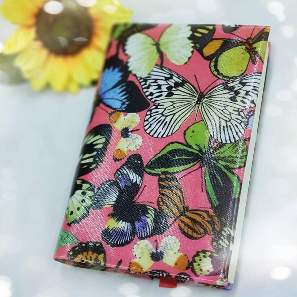 ปกผ้าเคลือบกันน้ำ พื้นชมพู ลายฝูงผีเสื้อ ขนาด 8" ( Pocket Book )