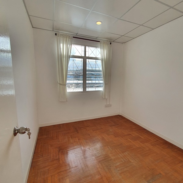 ให้เช่าทาวน์เฮ้าส์ 2 ชั้น ย่านติวานนท์ พื้นที่ 17 ตรว. 2 ห้องนอน เช่า 12,000 บ/ด