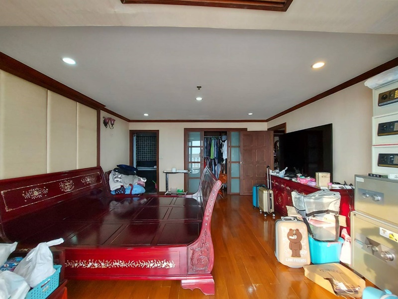 ขายคอนโด สเตท ทาวเวอร์ พื้นที่ 136.46 ตรม. 1 ห้องนอน ขาย 12 ล้านบาท