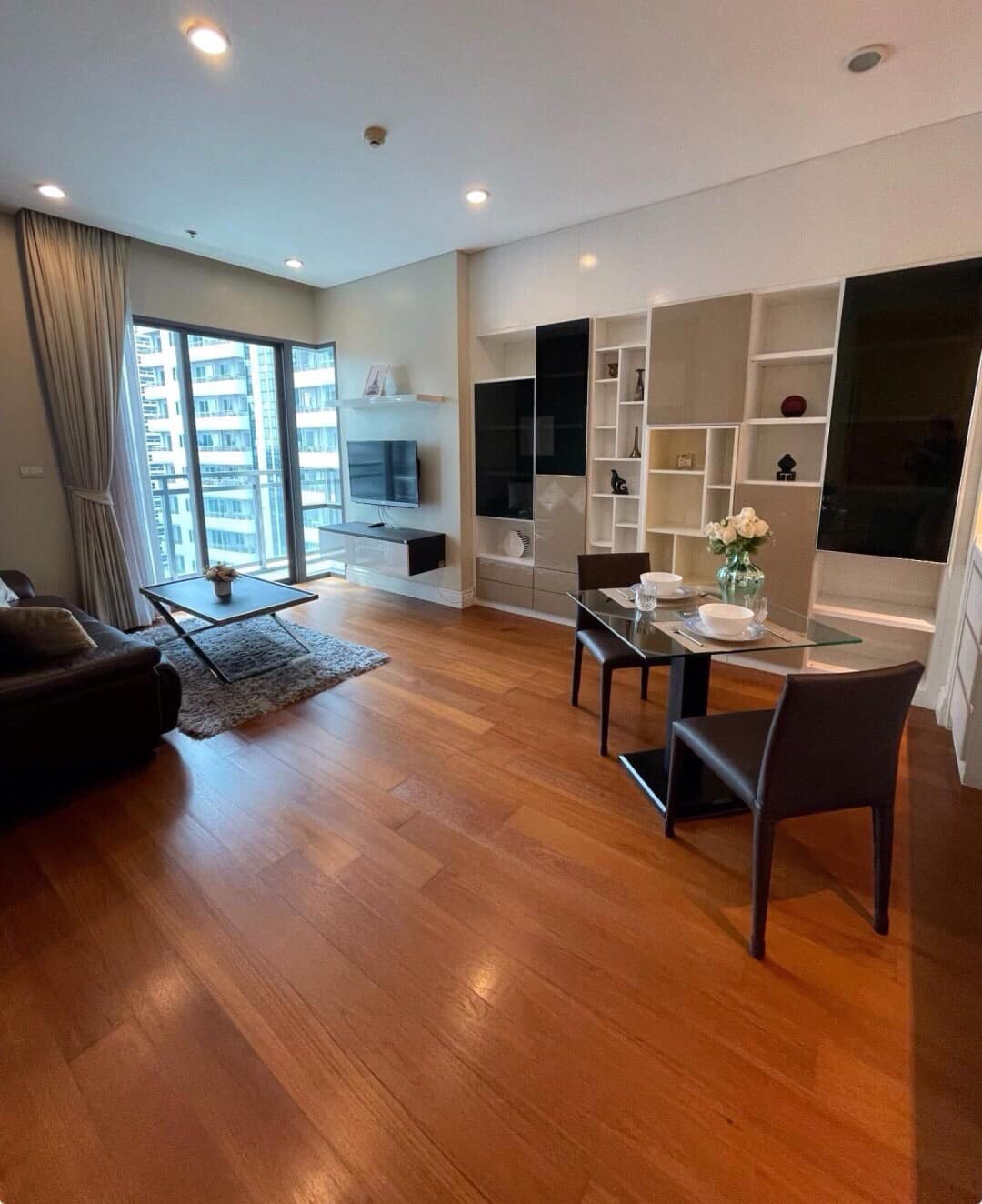 ให้เช่าคอนโด ไบร์ท สุขุมวิท 24 พื้นที่ 67 ตร.ม.1 ห้องนอน ราคาเช่า 45,000 บาท/เดือน