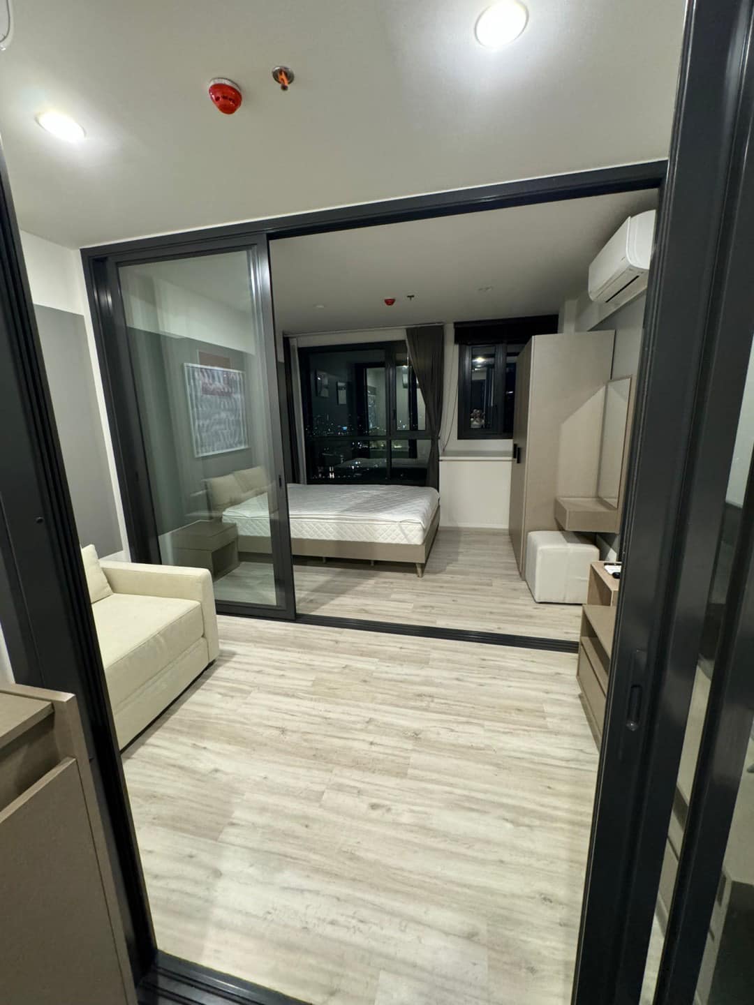 ให้เช่าคอนโด เอ็กซ์ที ห้วยขวาง พื้นที่ 28 ตรม. 1 ห้องนอน ราคาเช่า 16,000 /เดือน