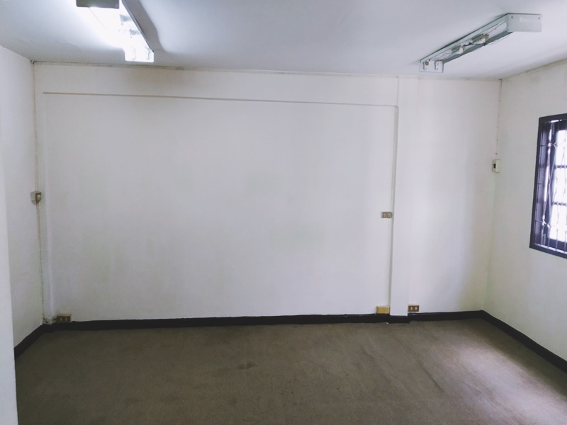 ขาย/ให้เช่าโฮมออฟฟิศ 2 ชั้น ย่านลาดพร้าว พื้นที่ 160 ตรม. เช่า 35,000 บ/ด ขาย 8.1 ล.