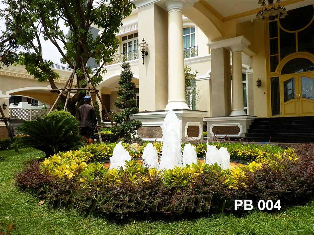 บ่อน้ำพุวงกลม หน้าบ้านคุณ พัชนี ซอยแบริ่ง32