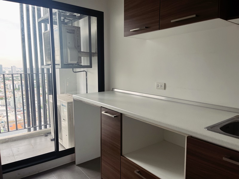 ขายคอนโด เดอะ ทรี อินเตอร์เชนจ์ พื้นที่ 60 ตร.ม. 2 ห้องนอน ขาย 5.5 ล้านบาท