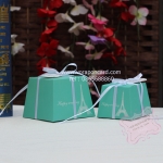 กล่องสีเขียวลายหอไอเฟล