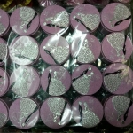 กล่องกลมลายบ่าวสาวปั๊มนูนสีชมพู