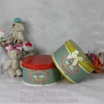 กระป๋องโลหะพร้อมโบว์และป้ายชื่อ