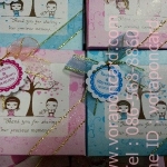 กล่องกระดาษโน๊ตลายเด็กนั่งใต้ต้นไม้