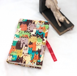 ปกผ้าเคลือบกันน้ำ พื้นสีอิฐ ลายแมวเจ้าเล่ห์ ขนาด 8" ( Pocket Book )