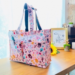 กระเป๋าผ้าเคลือบ PVC กันน้ำ ใส่เอกสาร (A5) พื้นชมพูน้องๆน่ารัก