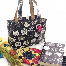 พื้นกรม ลายแมวแพทเทิ่น : 1.ปกผ้าเคลือบกันน้ำ ขนาด 8" 2.กระเป๋าผ้าเคลือบกันน้ำ ใส่เอกสาร (A5)