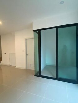 ให้เช่าทาวน์โฮม 3 ชั้น ย่านบางกะปิ พื้นที่ 20 ตรว. 3 ห้องนอน เช่า 37,500 บ/ด